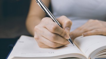 “رأي اليوم “.. نضالٌ وكفرٌ!