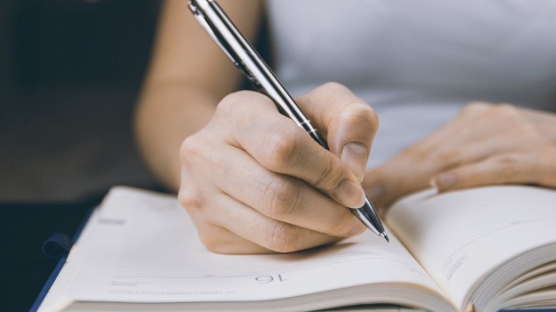 “رأي اليوم “.. نضالٌ وكفرٌ!