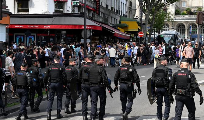 Paris interdit une manifestation contre les violences policières