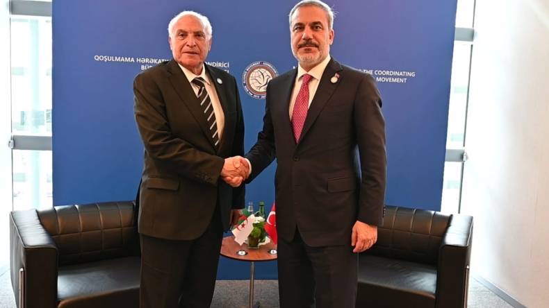 عطاف يتحادث مع نظيره التركي حول الصحراء الغربية وليبيا