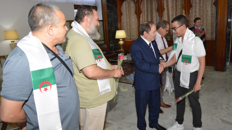 بلعابد يستقبل الفائزين في الأولمبياد العالمية للرياضيات (صور)