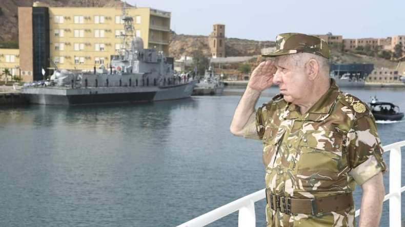 شنقريحة يشرف على تمرين تكتيكي بحري بوهران (فيديو)