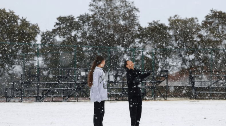 ثلوج في جنوب إفريقيا لأول مرة منذ 11 عاما! (فيديو)