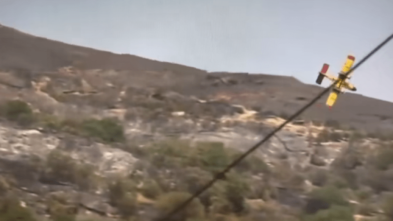 تحطّم طائرة “كانادير” خلال إخماد حريق في اليونان (فيديو)