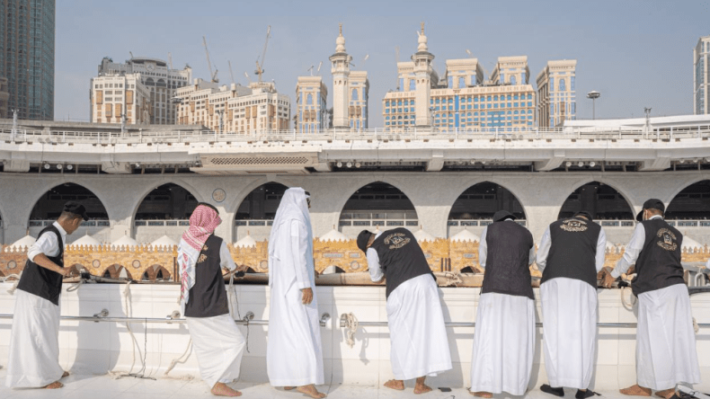 رئاسة شؤون الحرمين تعلن موعد تبديل كسوة الكعبة (فيديو)