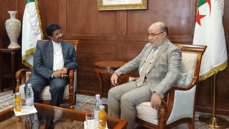 وزير الشؤون الدينية يستقبل سفير الفاتيكان