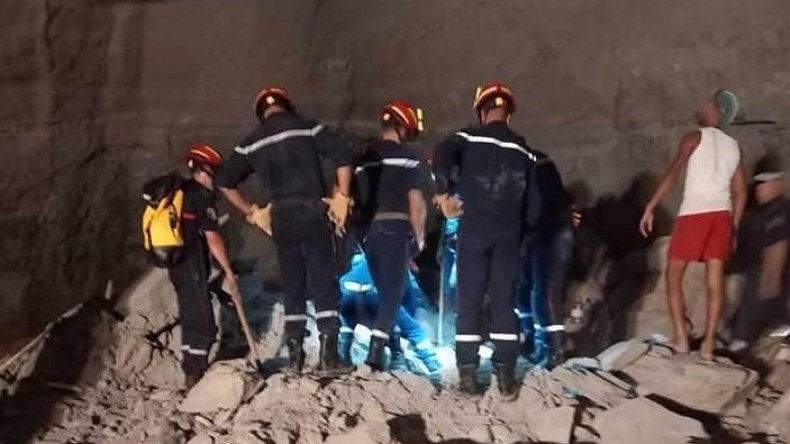 وفاة شخصين في انهيار بشاطئ صخري بعين تيموشنت (صور)