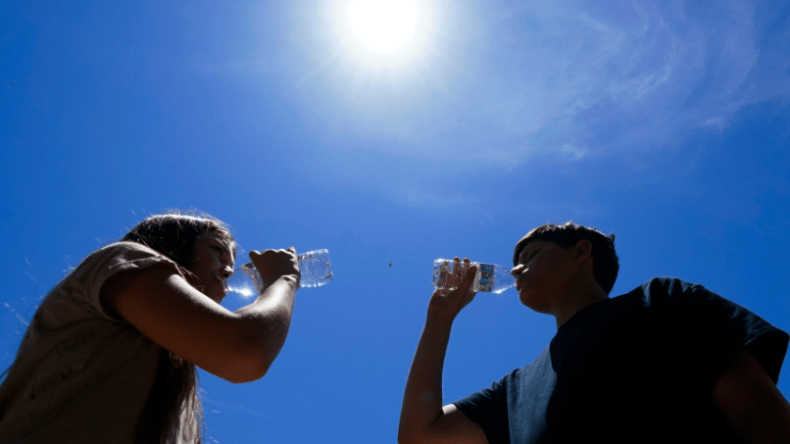 كلية أمريكية: ارتفاع درجات الحرارة يؤثر على الصحة العقلية