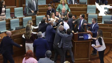 Une bagarre éclate au parlement du Kosovo