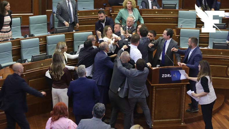 Une bagarre éclate au parlement du Kosovo