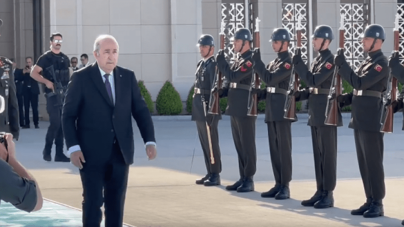 الرئيس تبون يعود إلى أرض الوطن بعد جولة ثلاثية