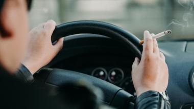 Ce pays européen va bientôt interdire la cigarette en voiture avec enfant