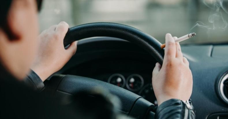 Ce pays européen va bientôt interdire la cigarette en voiture avec enfant