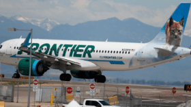 طائرة تغيّر مسارها بسبب فعل قامت به سيدتان