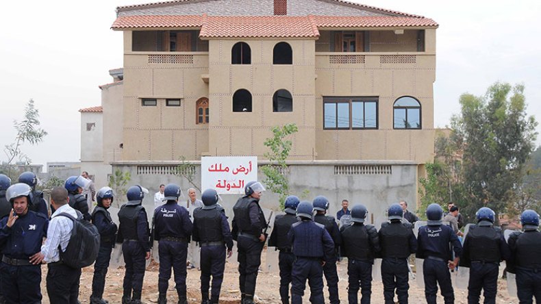 استرجاع جميع أملاك وعقارات الدولة بقوة القانون