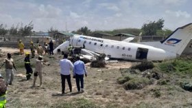 vidéo: L’atterrissage brutal d’un avion à Mogadiscio