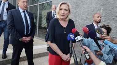 Paris va livrer des missiles à longue portée à l’Ukraine: Marine Le Pen remontée contre Macron