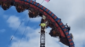 VIDEO: Manège en panne, les passagers -coincés- la tête en bas pendant plusieurs heures