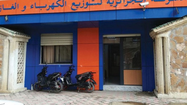 تجار يطالبون “سونلغاز” بحل مشكل انقطاعات التيار الكهربائي