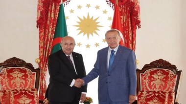 Le président Tebboune accueilli à Istanbul par son homologue turc