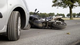 آباء يهدون أبناءهم “توابيت” تسير على عجلتين في الطرقات