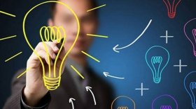 بين عالم الأفكار وعالم الأشخاص