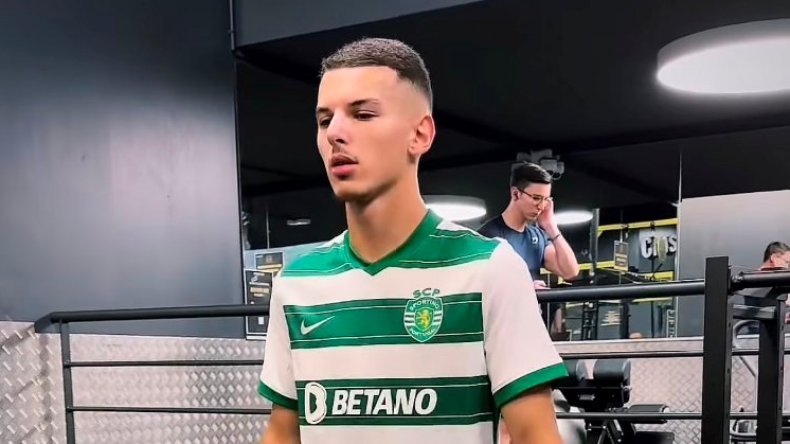 بوعناني يُثير الجدل بِارتداء قميص لِسليماني!