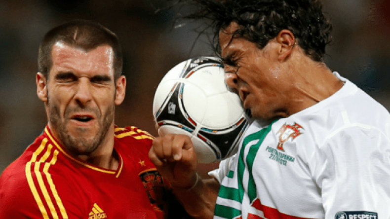 نحو منع اللاعبين الصّغار من نطح الكرة بِالرّأس لِهذا السبب