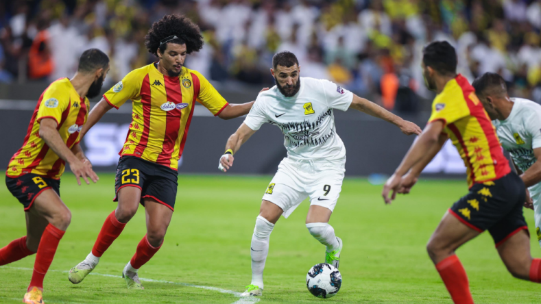 بطولة العرب للأندية.. طاقم تحكيم جزائري لإدارة مباراة الاتحاد السعودي والصفاقسي