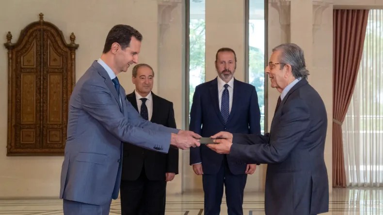 Bachar Al Assad reçoit les lettres de créance du nouvel ambassadeur d’Algérie