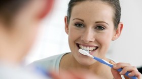 دراسة تحذر: هذا ما يحدث لك إن أهملت تنظيف أسنانك قبل النوم!