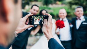 كاميرات الهواتف النقالة تحوّل أعراس الجزائريين إلى خطر!