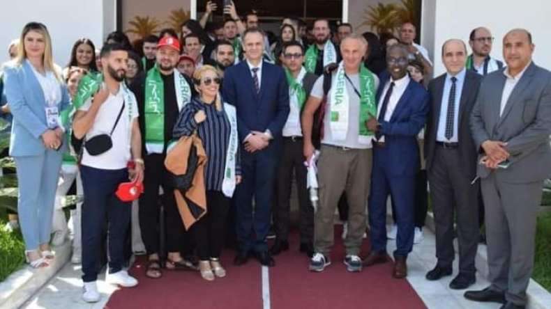 وفد من أبناء المهجر بِبلده الجزائر لِمتابعة الألعاب العربية