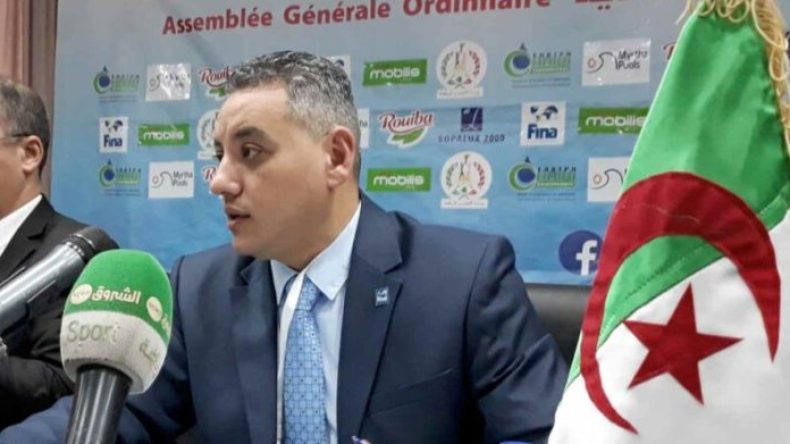 وزير الرياضة يُوقف رئيس اتحادية السباحة