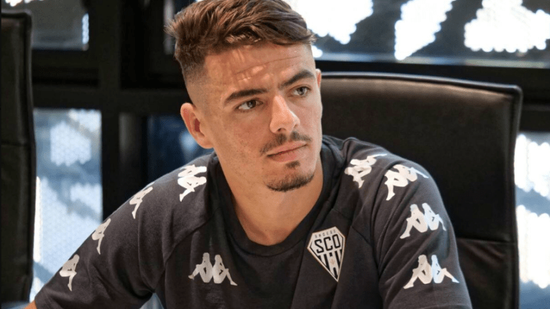 الوداد الرياضي المغربي يتعاقد مع شتي