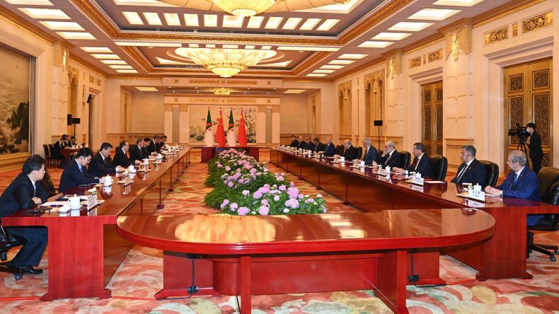 الرئيس تبون يلتقي ببكين بالوزير الأول الصيني