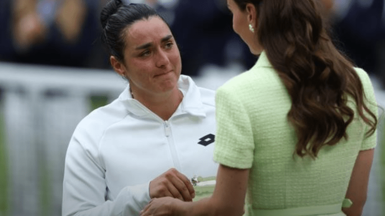 بالفيديو.. أميرة ويلز تواسي أنس جابر بعد ضياع حلم ويمبلدون