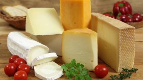 ماذا يحدث لجسمك عند تناول الجبن يوميا!