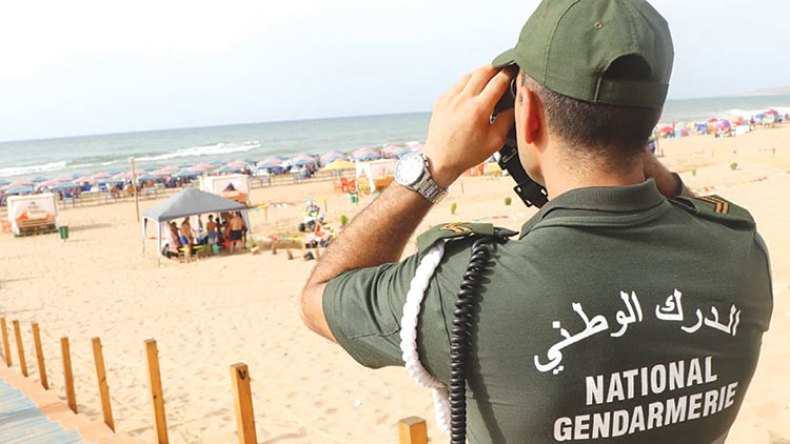 الدرك.. عيون على البحر