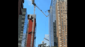 États-Unis: une grue en flammes s’effondre à New York (VIDEO)