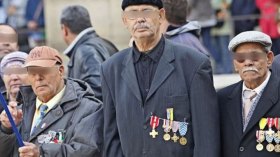 باريس تستفز الجزائر بقانون ضدّ “كراهية الحركى”