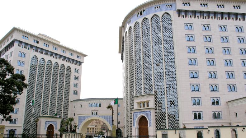 غينيا بيساو تطلب من الجزائر تكوين إطاراتها في مجال الطاقة