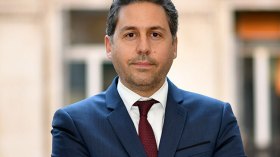 كريم أملال.. مهندس الإساءات للجزائر من داخل قصر الإليزي