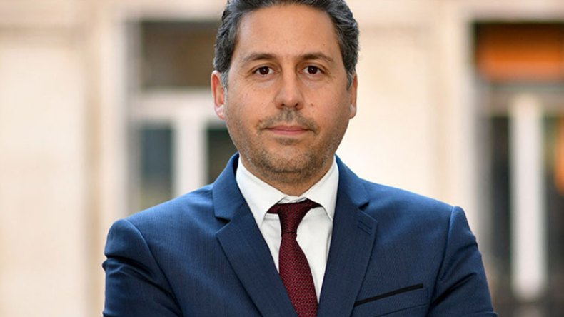 كريم أملال.. مهندس الإساءات للجزائر من داخل قصر الإليزي
