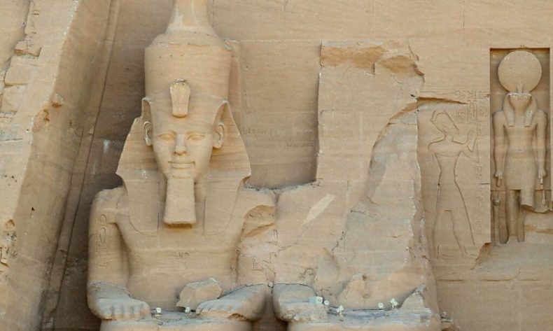 La Suisse restitue à l’Égypte un bout de statue de Ramsès II