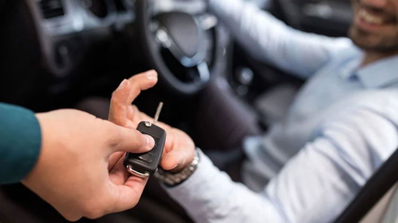 المغتربون ينعشون سوق كراء السيارات في الجزائر