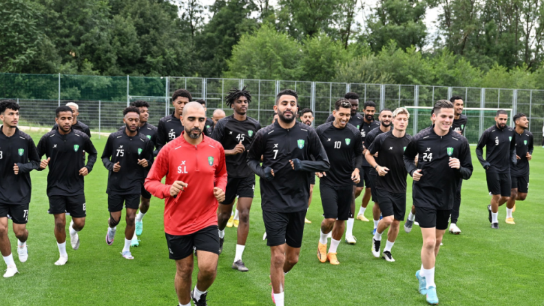 ناد ألماني يفوز على رفقاء محرز بسداسية