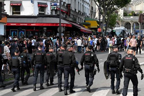 Manifestations contre les violences policières interdites en France: des organisations dénoncent l'”autoritarisme”