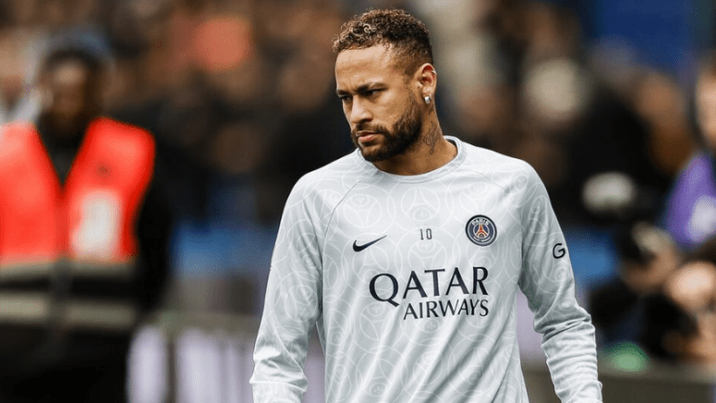 الهلال السعودي يحدد موعد تقديم نيمار