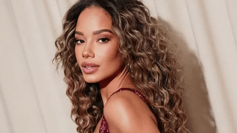 لهذا السبب اعتنقت شريكة كريم بنزيمة الإسلام!